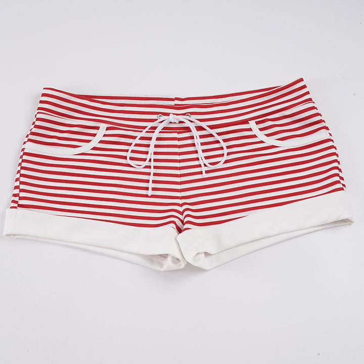 Dame strandshorts med moderne stribemønster og elastisk talje Skovae