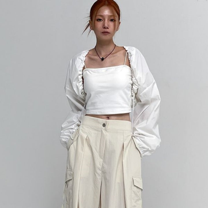 Kvindernes cropped langærmet bluse med flæser Stilla