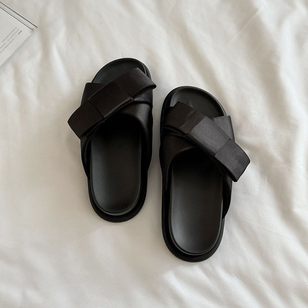 Femme Chic Cross-strap Riemchensandaler Stilla