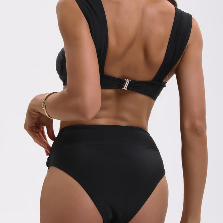 Dame bikini-sæt med moderne indpakningsdesign og elegante smykkedetaljer Stilla