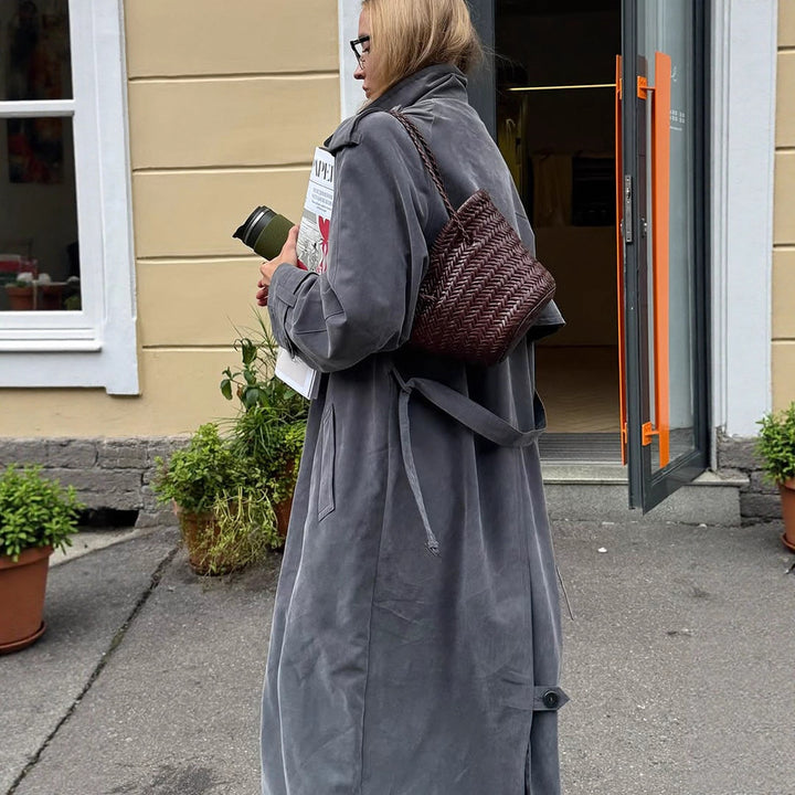 Damer elegant lang trenchcoat med struktureret design og bred krave Stilla