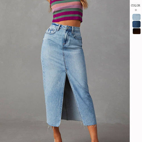 Dame denim mid nederdel med høj skæring, sideslids og frynset kanter Skovae