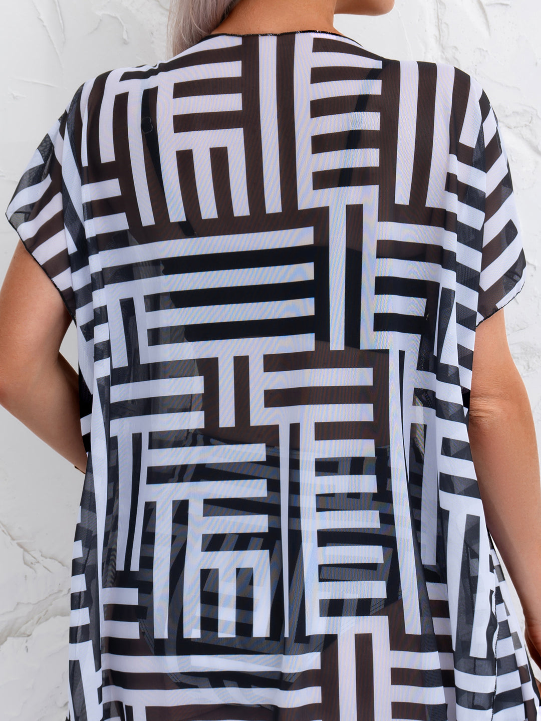 Dame Strandkimono med moderne geometrisk design og luftige ærmer Stilla