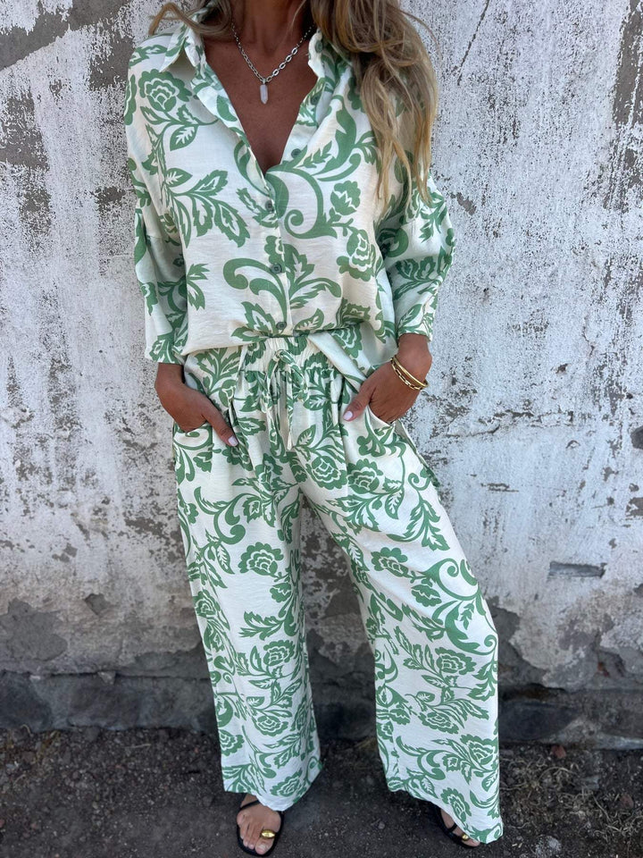 Dame To-deles modebevidst outfit med blomsterprint og løs pasform Stilla