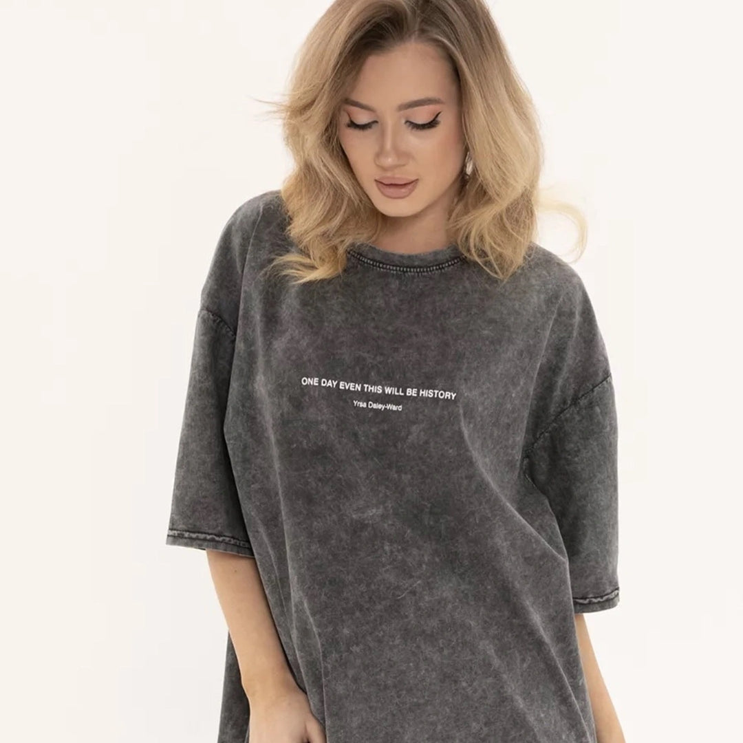 Dame Oversized T-shirt med kreativt slogan og afslappet pasform Stilla