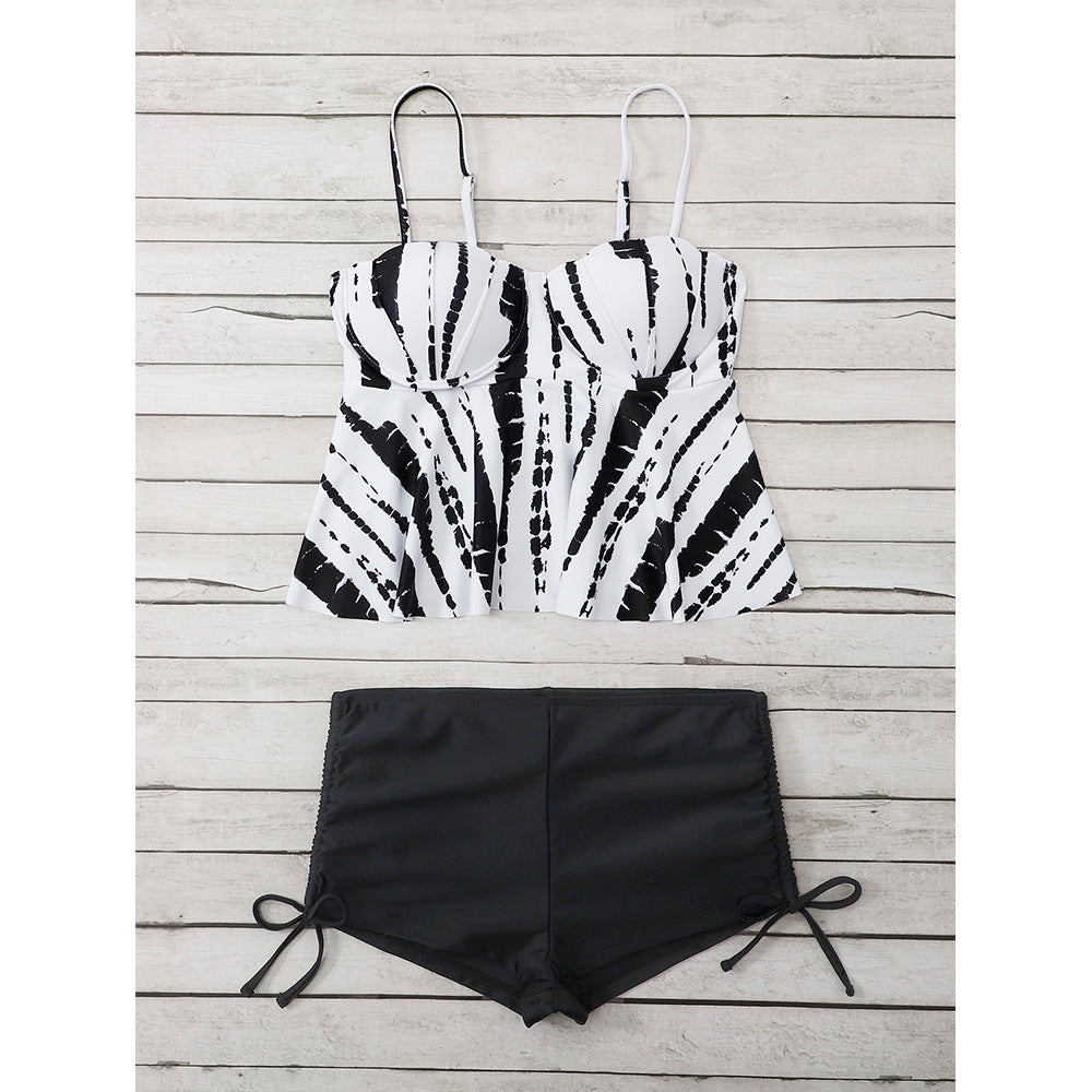 Femme flatterende Peplum Tankini-sæt med justerbare shorts Stilla
