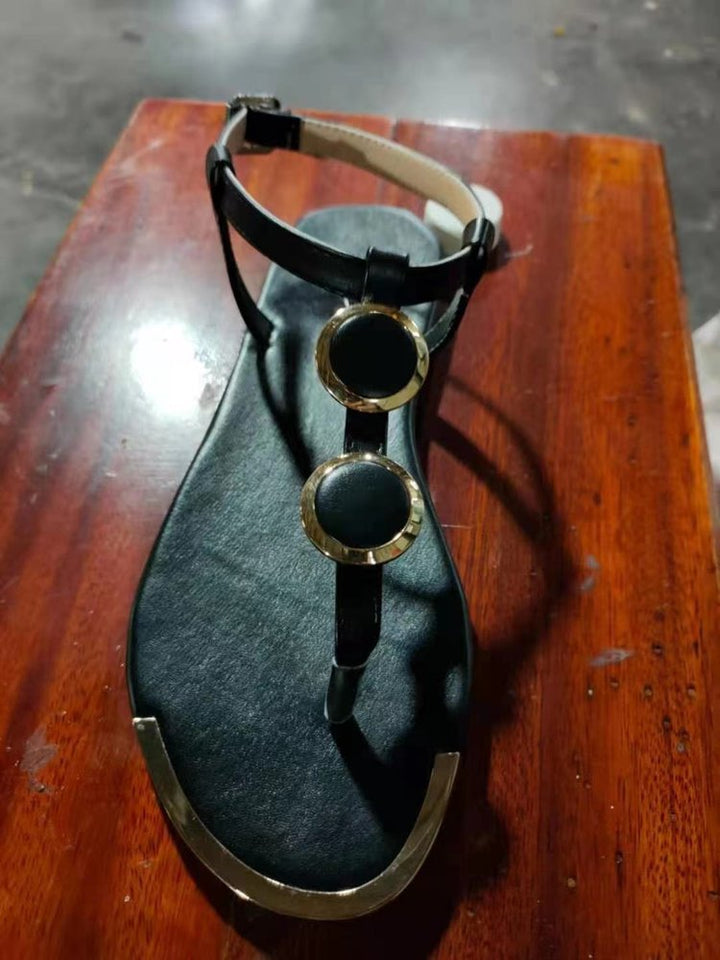 Dame nan elegante T-Strap-sandale med flerleddet medaljon-applikation og justerbar ankelrem Skovae