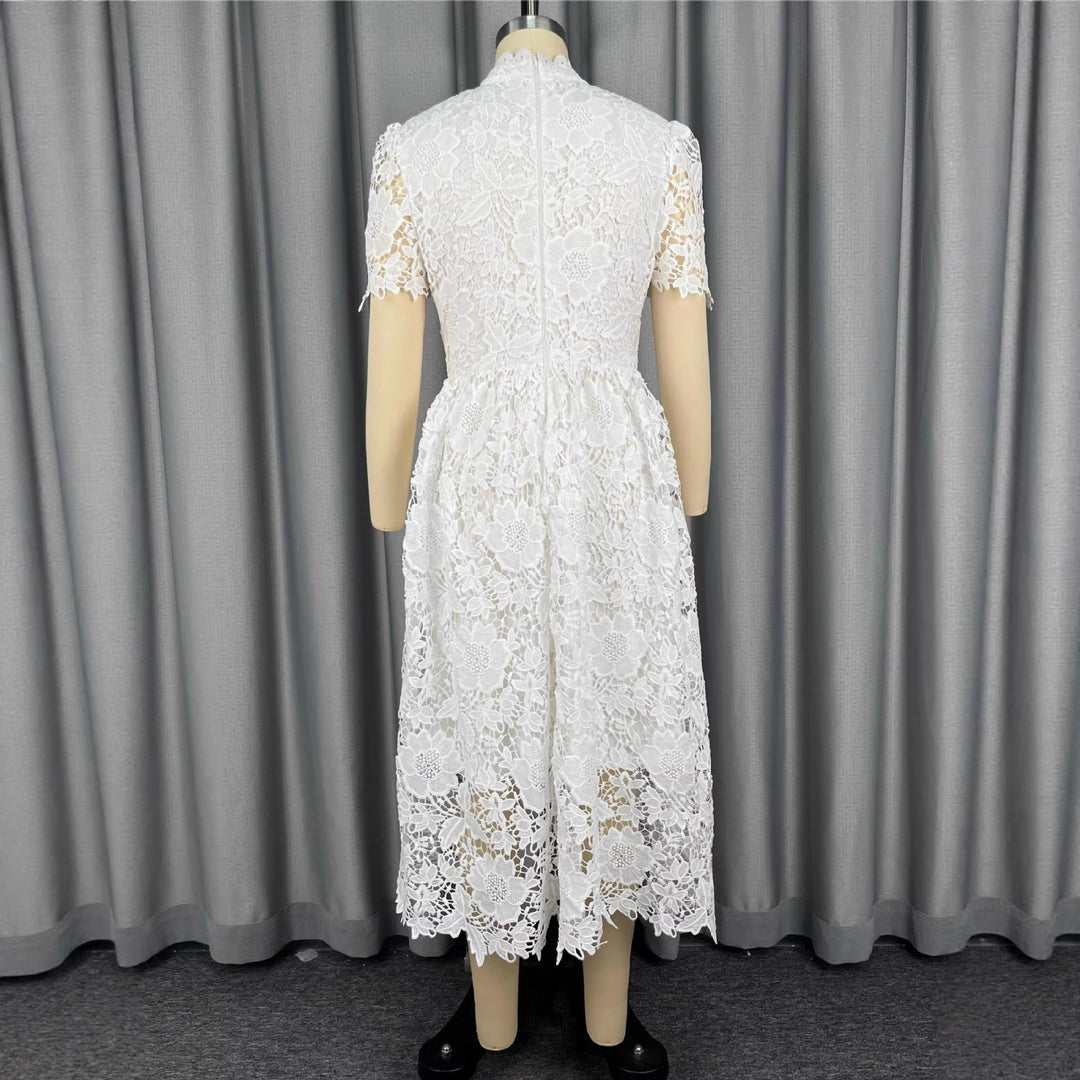 Dame Spids-Midi-Kjole med elegant V-udskæring og vintage ruffles detaljer Skovae