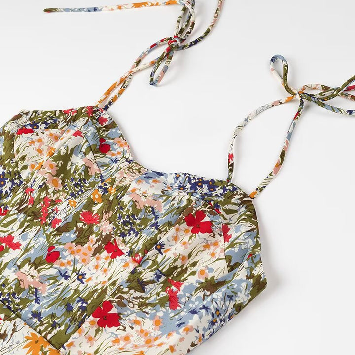 Dame blomsterkjole med fine stropper og raffineret slids Stilla