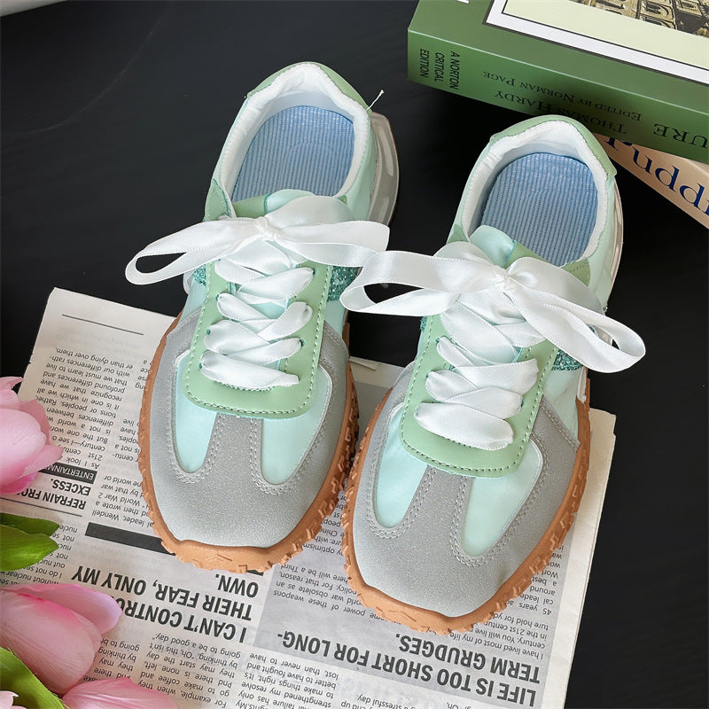 Dame Sneakers lavet af åndbart tekstil med skridsikker sål og moderigtigt snøresystem Stilla