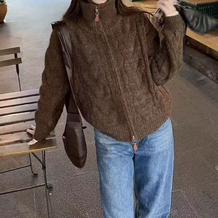Kvinders chunky strikket sweater med høj krave og dekorativ lynlås Stilla