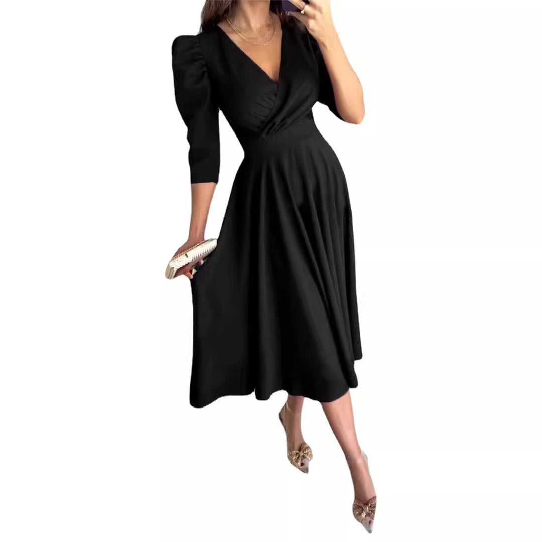 Dame wrap kjole med elegant V-hals og figursyet silhuet Stilla