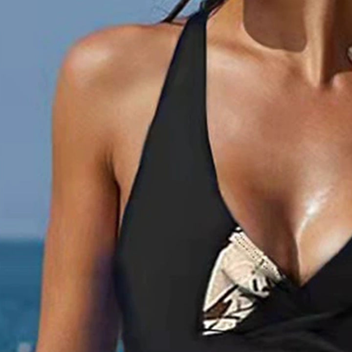 Damernes strandkjole med raffineret snit og elegante bladmotiver Stilla