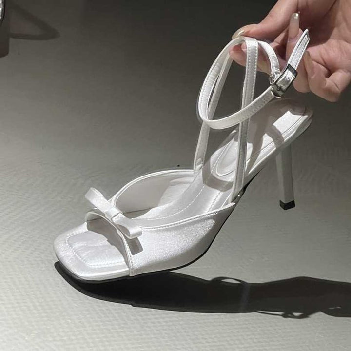 Dame Elegant Slingback Hæle med dekorativt Bånd-Detail og filigran Remdesign Stilla