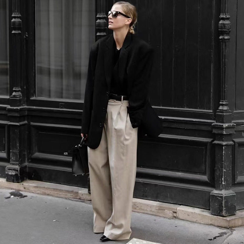 Kvindernes elegante og afslappede blazer med subtile detaljer Stilla
