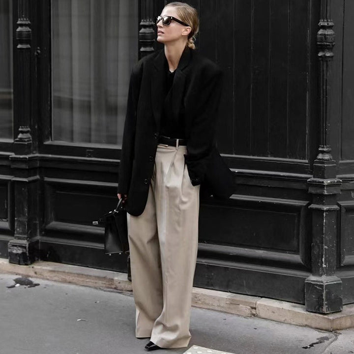 Kvindernes elegante og afslappede blazer med subtile detaljer Stilla