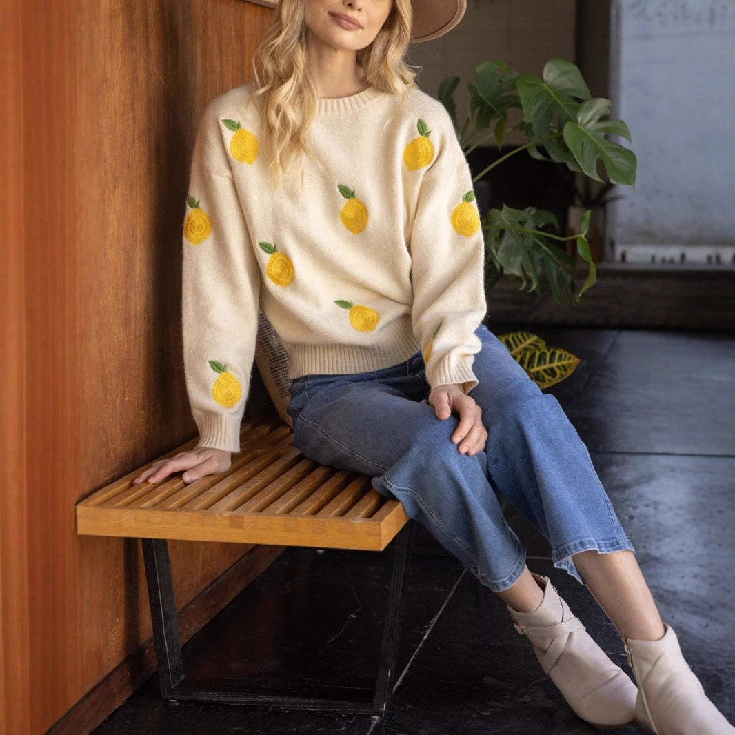Dame strikpullover med frugtigt broderidesign Stilla