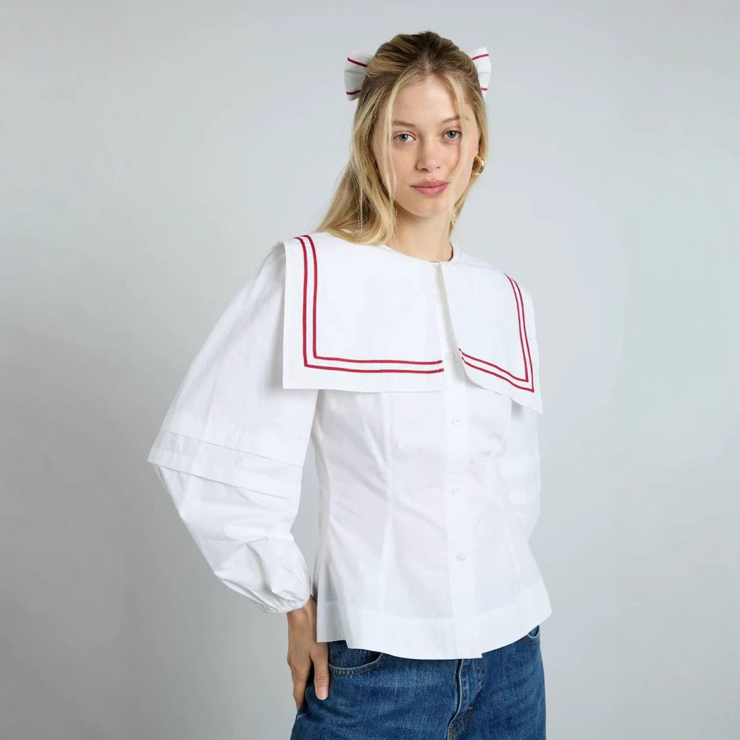 Damebluse med stor krave og elegante pufærmer Stilla