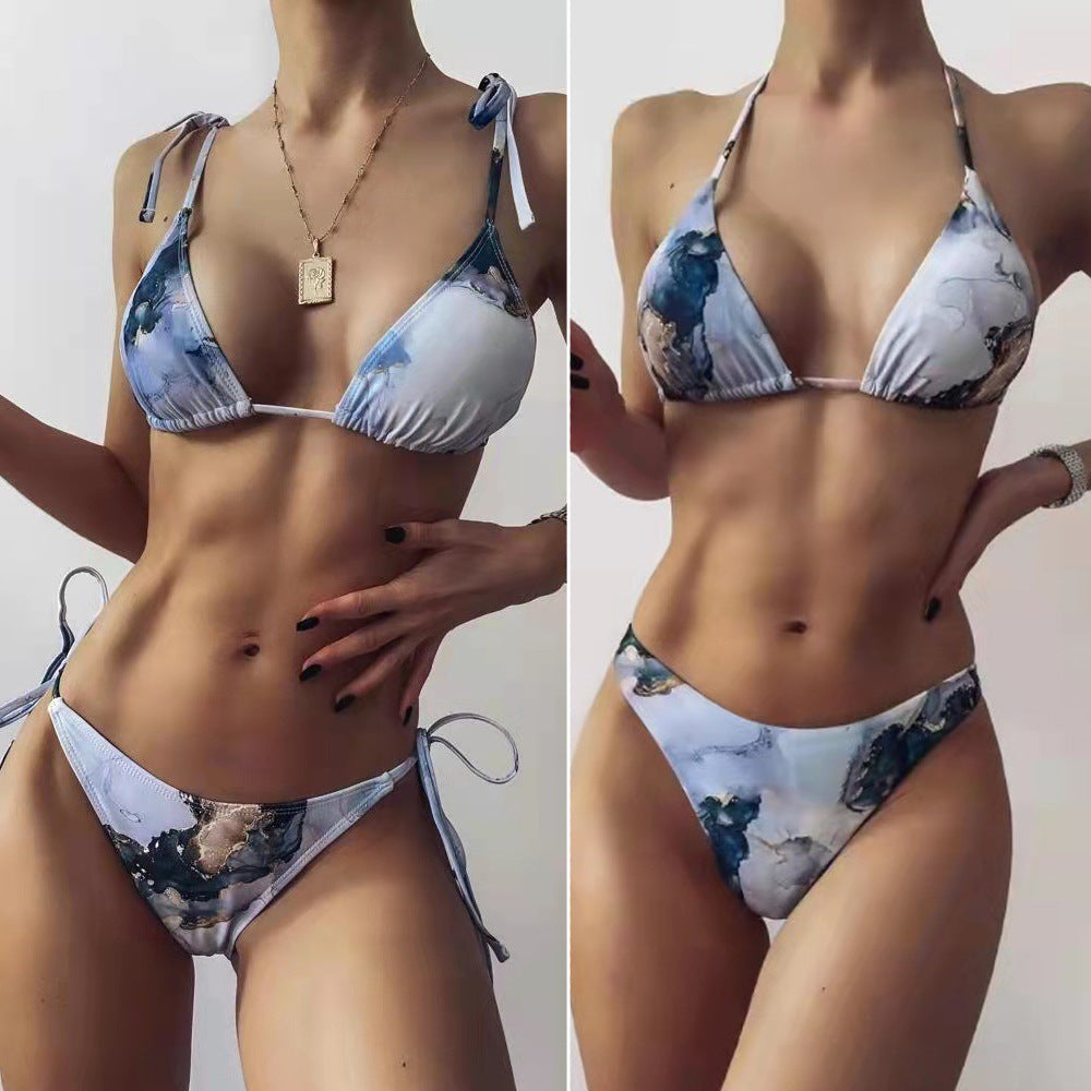 Dame triangel-bikini med moderne marmor-design og justerbare stropper Stilla