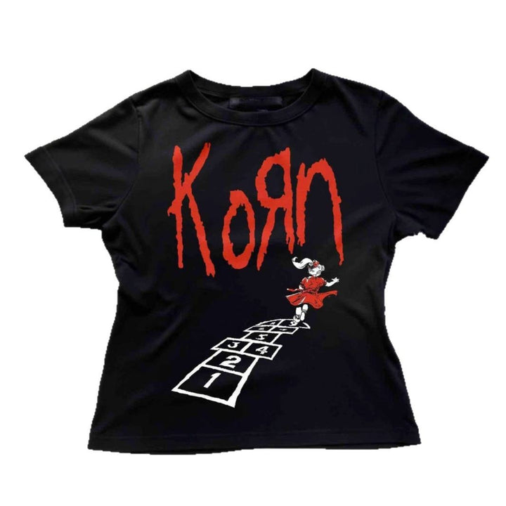 Dame T-shirt med kreativ grafisk design og urbant statement Skovae