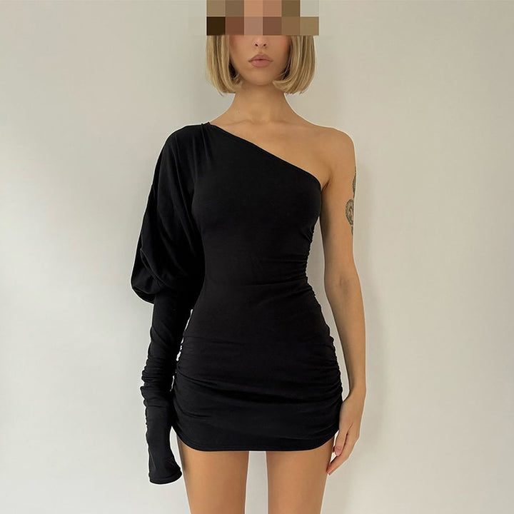 Dame En-sidig Off-Shoulder Minikjole med Rynkning og iøjnefaldende Ærme Stilla