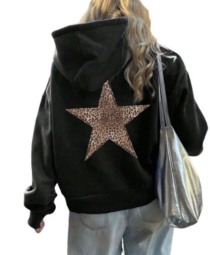 Dame hoodie med iøjnefaldende leopard stjerne design Skovae