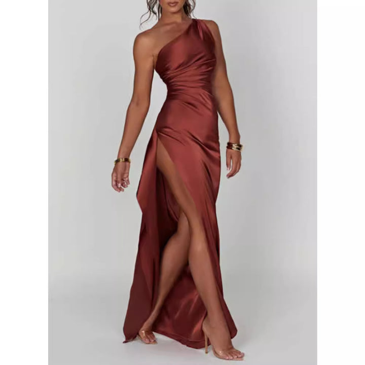 Dame Elegant og figursyet aftenkjole med asymmetrisk snit