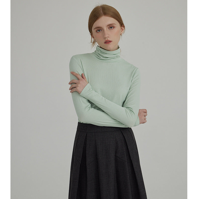 Dame langærmet bluse med moderne høj krave og minimalistisk silhuet Stilla