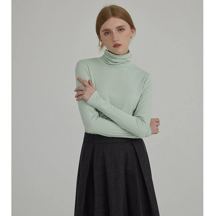 Dame langærmet bluse med moderne høj krave og minimalistisk silhuet Stilla