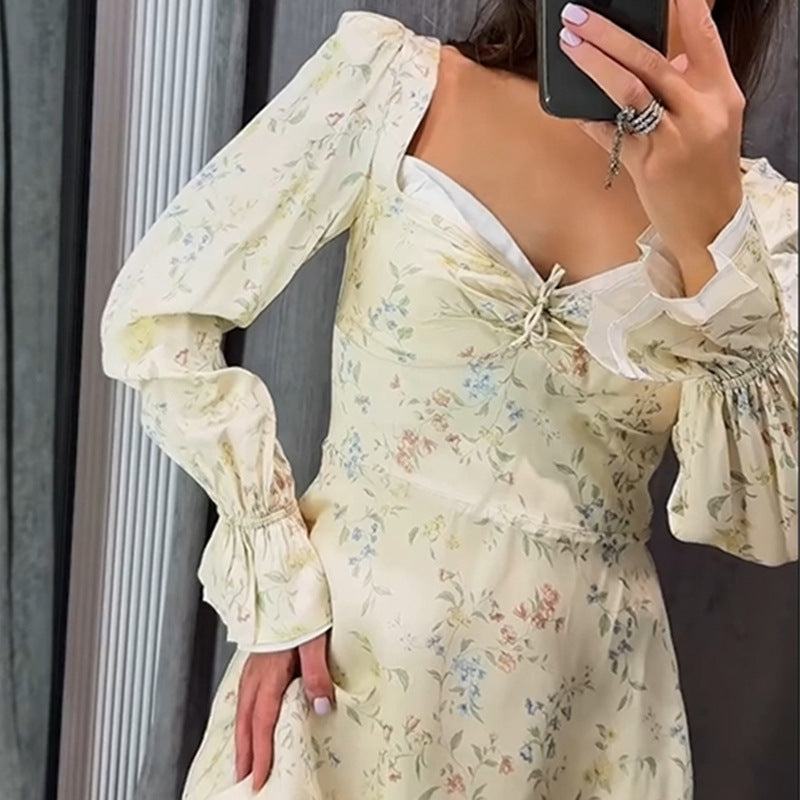 Dame romantisk blomstret kjole med puffærmer og dekorativ udskæring Stilla