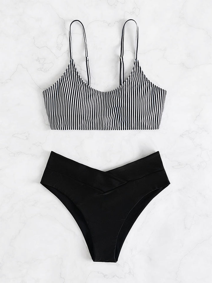 Dame Bikini sæt med raffineret bærerdesign og højtaljede trusser Skovae