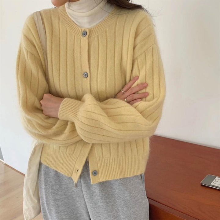 Damer fin strik cardigan med elegante knapdetaljer og blødt materiale Stilla