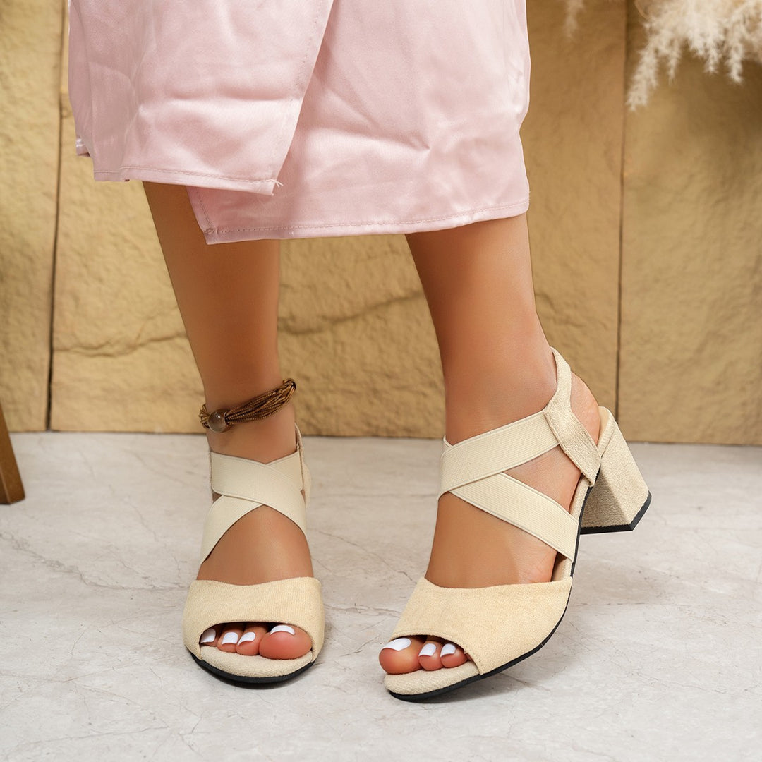 Dame blokhæle sandaler med elegant krydsrem-design og komfortabel sål Stilla