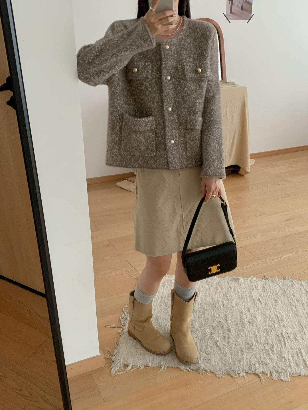 Kvinders hyggelige cardigan med knapdetalje og lomme på Stilla