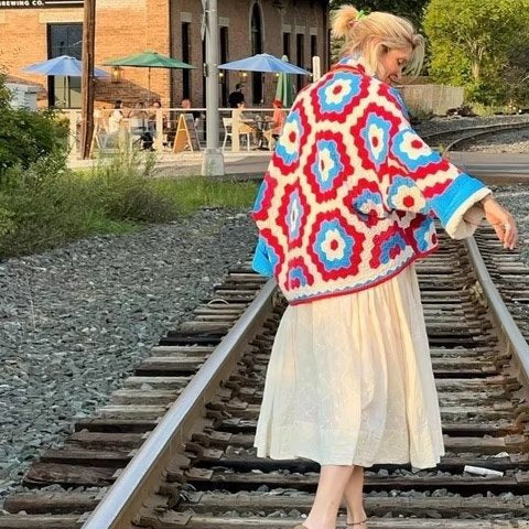 Dame quiltet jakke med geometrisk mønster og moderne design Stilla