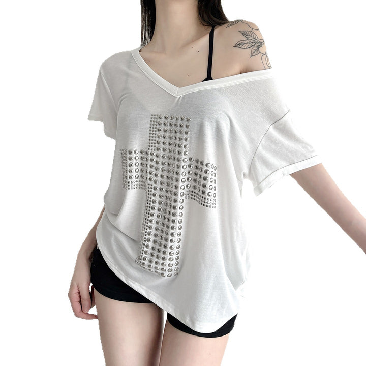 Damer V-hals T-shirt med stilfuldt nitte-dekor Skovae