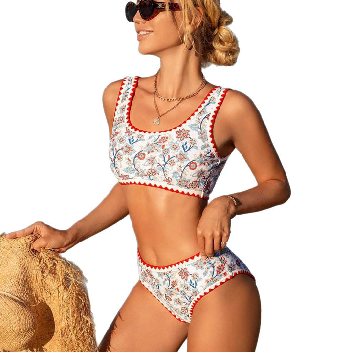 Dame sportbikini med blomster mønster og flotte flæser