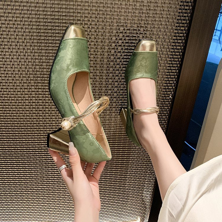 Dame Elegante og moderigtige Mary Jane sko med metallic detaljer og behagelig hælhøjde Stilla