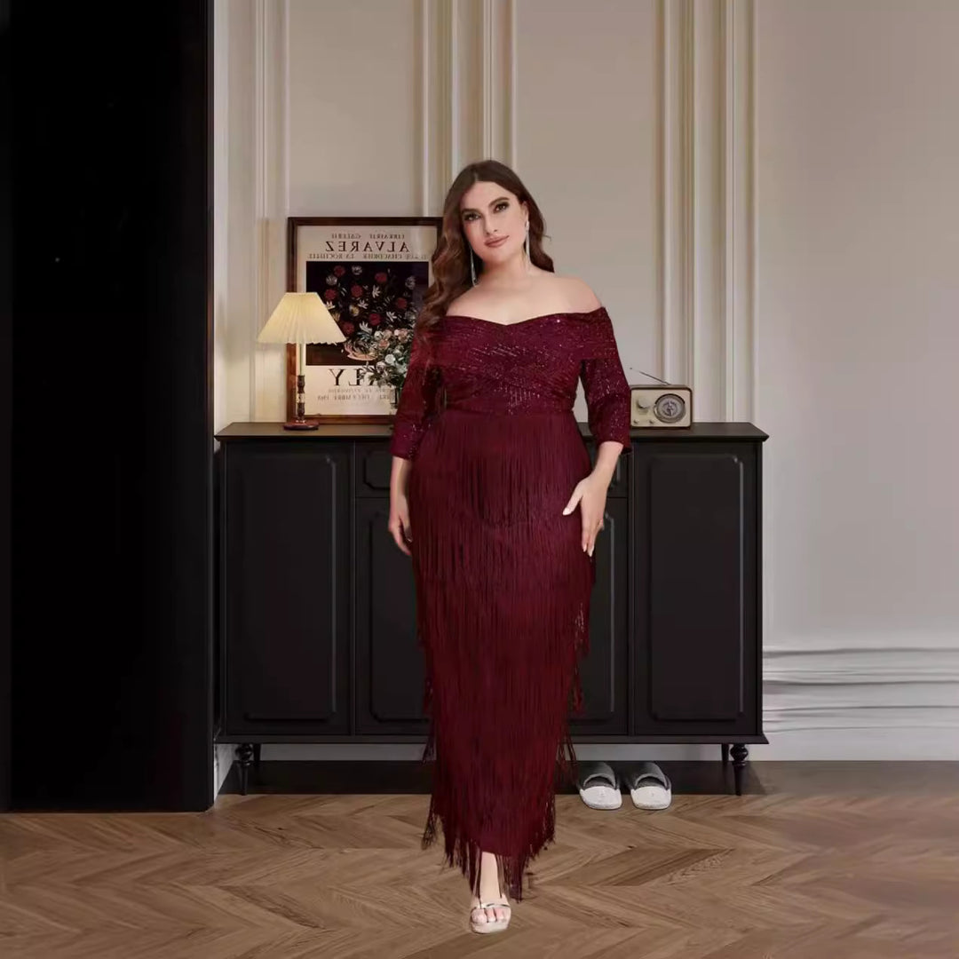 Dame aftenkjole med elegant frynse-design og glitrende accenter Stilla