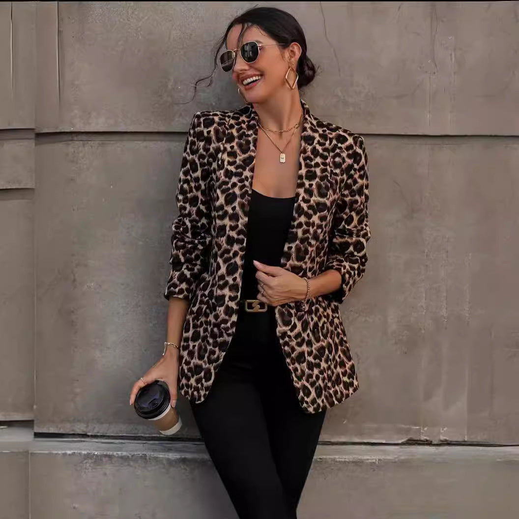 Dameblazer med moderne leopardmønster og elegant snit Stilla