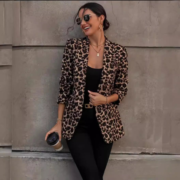 Dameblazer med moderne leopardmønster og elegant snit Stilla