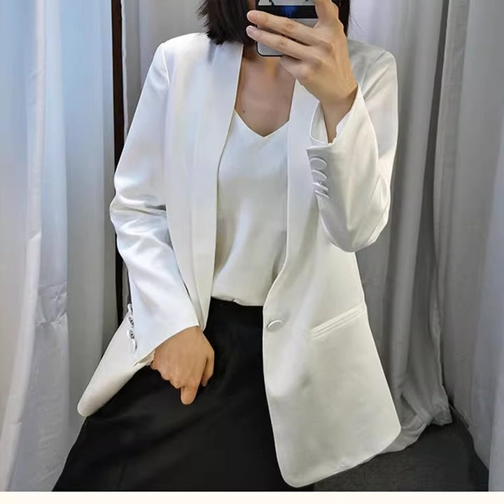 Dame elegant satin blazer med moderne detaljer Stilla
