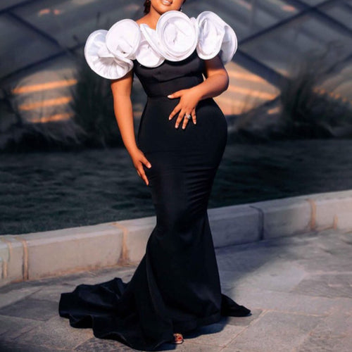 Dame aften kjole med dramatisk blomsterapplikation Stilla