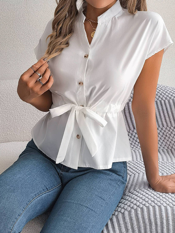 Damebluse med taljebælte og knapdetaljer Stilla