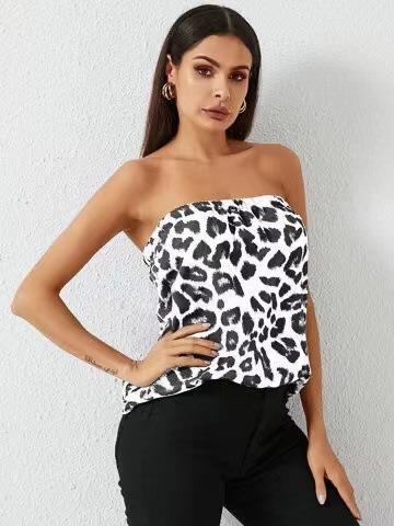 Dame Bandeau-bluse med moderne leopardmønster og elegant snit Stilla