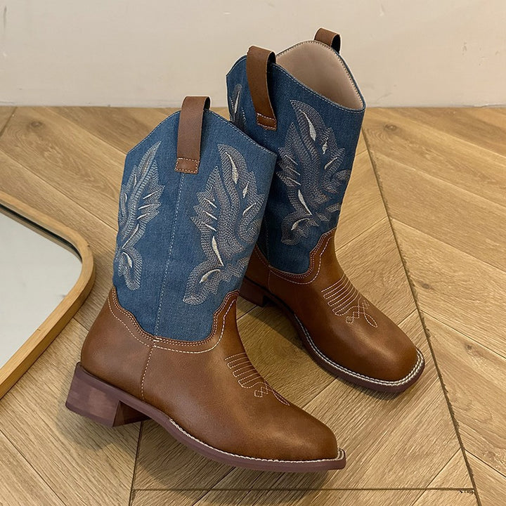 Dame cowboystøvler med kunstnerisk broderi og moderigtigt hæl Stilla