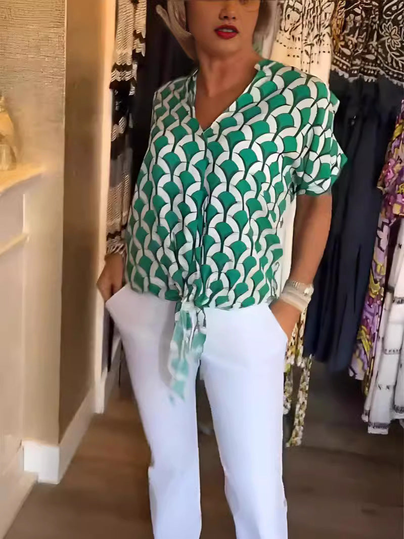 Dame Kortærmet Bluse i moderne Grafisk Design Stilla