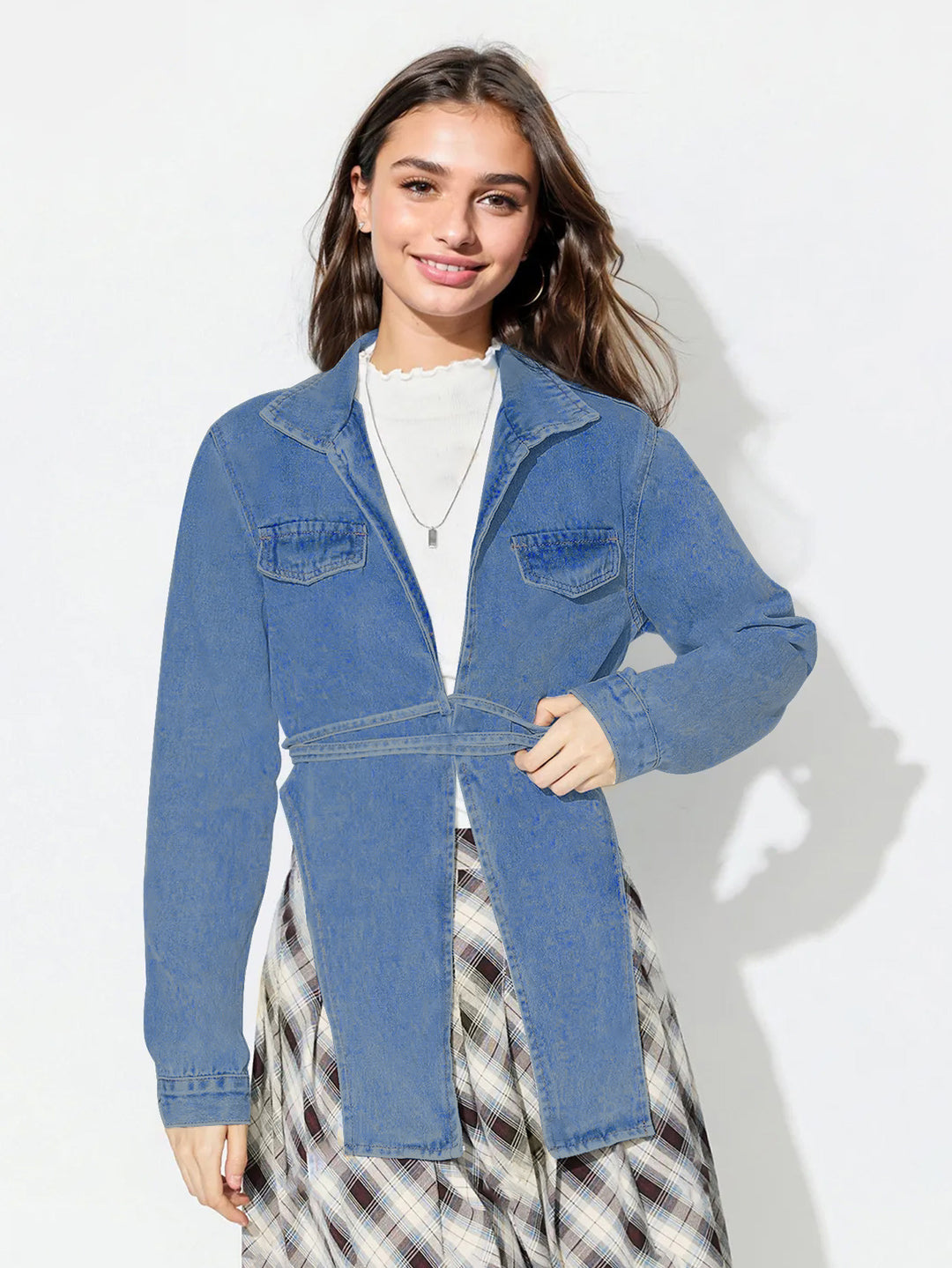 Kvinders jeansjakke i moderne oversized stil med en cropped pasform og praktiske lommer Stilla