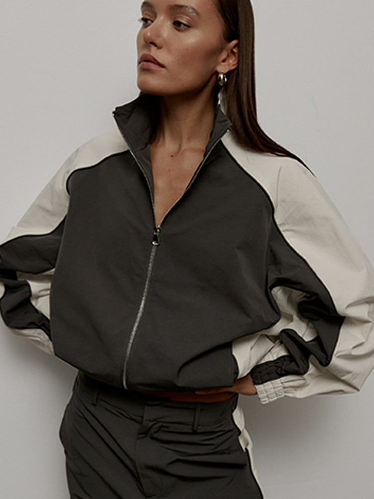 Kvindernes sporty oversized jakke med høj krave og lynlås Skovae