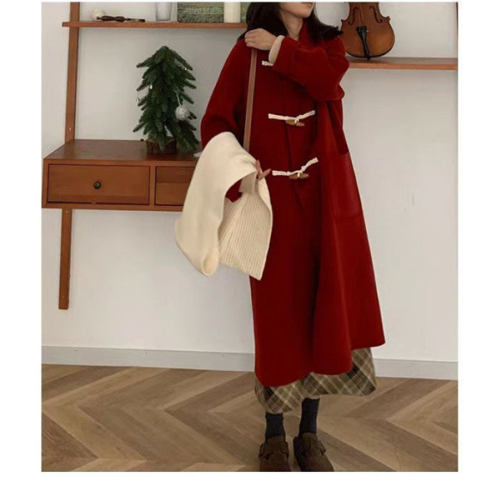 Kvinders Duffle Coat med praktiske lommer og dekorative træ toggles.